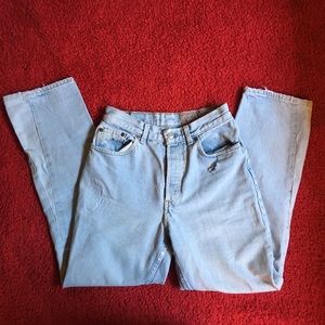 VINTAGE WOMENS LIGHTWASH LEVIS ✨🦋